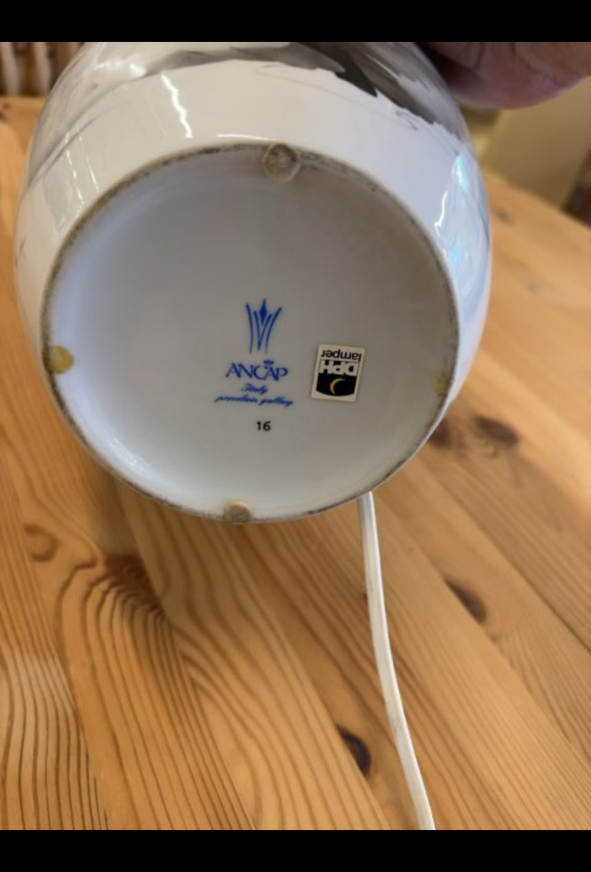 Stor lampe velegnet til en kommode
